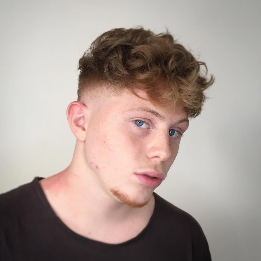 Taglio elegante con styling laterale