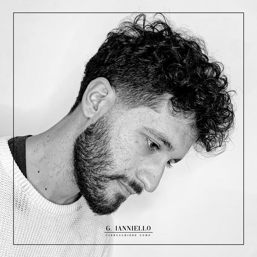 Capelli ricci con styling professionale