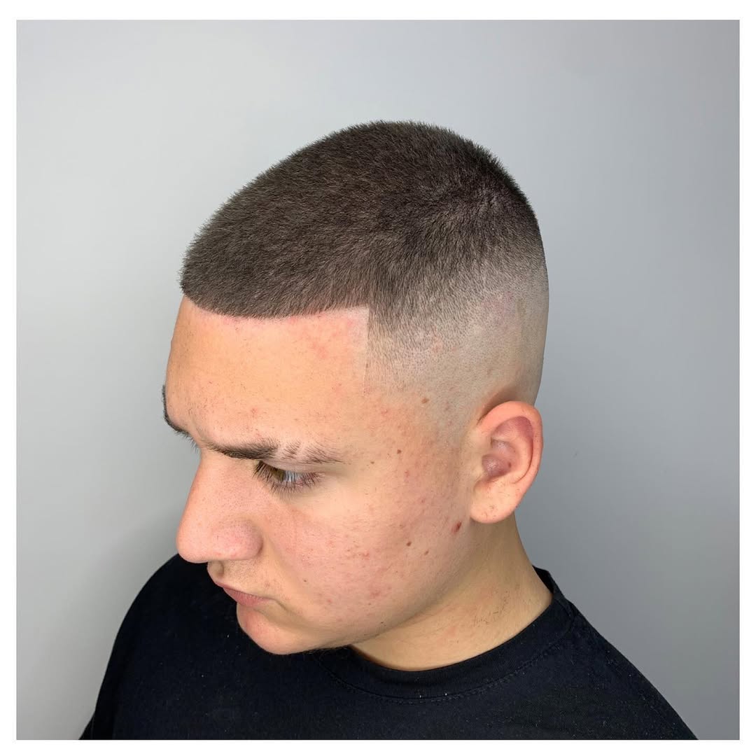 Taglio con sfumatura e definizione barba